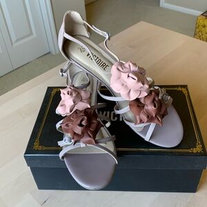 La Victoire Floral Sandals